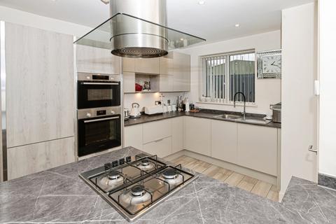 3 bedroom terraced house for sale, Wellyhole Street, Greater Manchester OL4