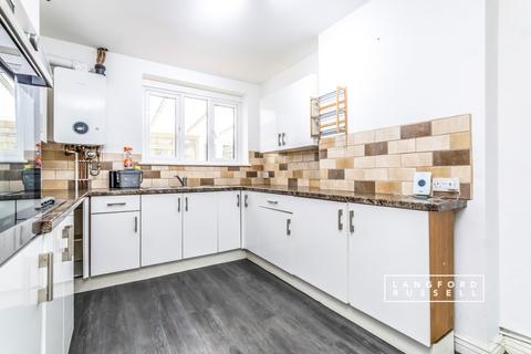 3 bedroom semi-detached house to rent, Blythe Hill Orpington BR5
