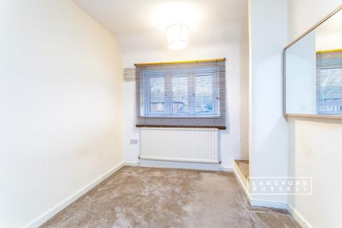 3 bedroom semi-detached house to rent, Blythe Hill Orpington BR5