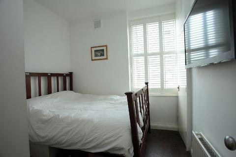 1 bedroom flat to rent, Derbyshire Street, London