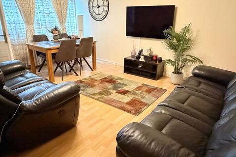 2 bedroom flat to rent, Gilpin Avenue, Hayes, UB3