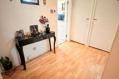 2 bedroom flat to rent, Gilpin Avenue, Hayes, UB3