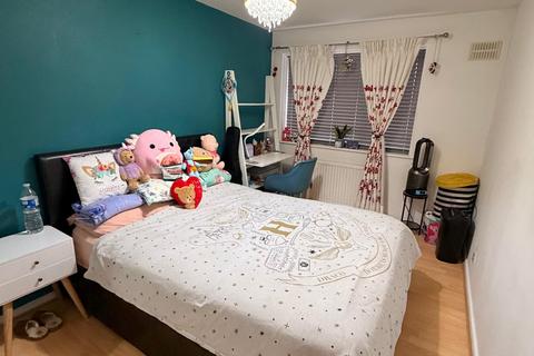 2 bedroom flat to rent, Gilpin Avenue, Hayes, UB3