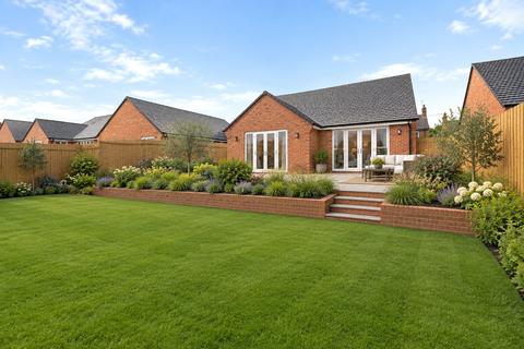 2 bedroom bungalow for sale, Eythrope Road, Stone, Aylesbury, Buckinghamshire, HP17