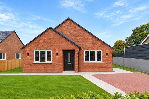 3 bedroom bungalow for sale, Eythrope Road, Stone, Aylesbury, Buckinghamshire, HP17