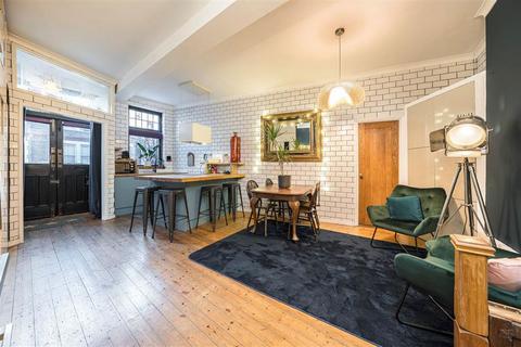 3 bedroom flat for sale, Aylesbury Road, London SE17