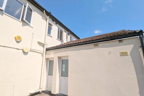 2 bedroom apartment to rent, High Street, Bristol BS11