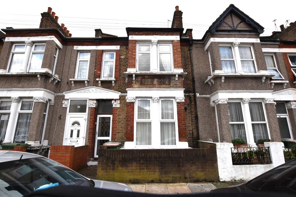 One bedroom ground floor garden floor flat for sa