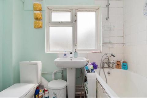 1 bedroom maisonette for sale, Crouch Avenue, Barking