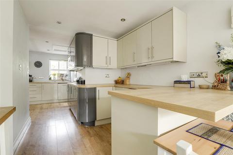 undefined, Gillercomb Close, Nottingham NG2