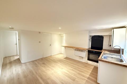1 bedroom flat to rent, (Basement Flat), Leeds, LS11