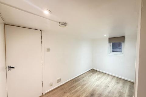 1 bedroom flat to rent, (Basement Flat), Leeds, LS11
