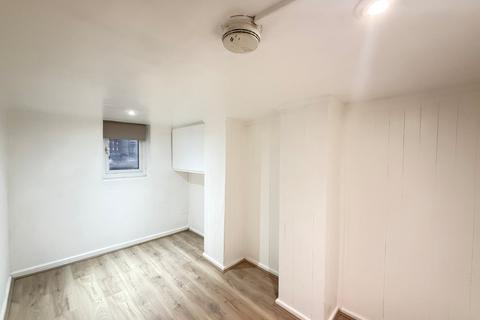 1 bedroom flat to rent, (Basement Flat), Leeds, LS11