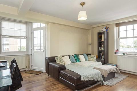 3 bedroom detached house to rent, Emlyn Gardens, London W12