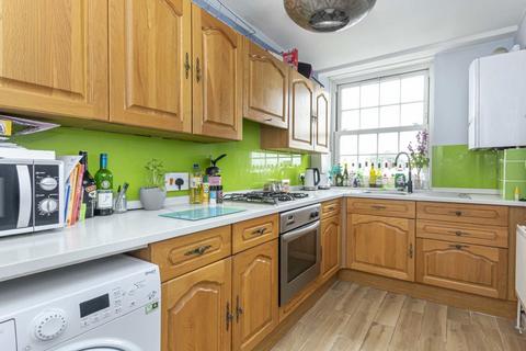 3 bedroom detached house to rent, Emlyn Gardens, London W12