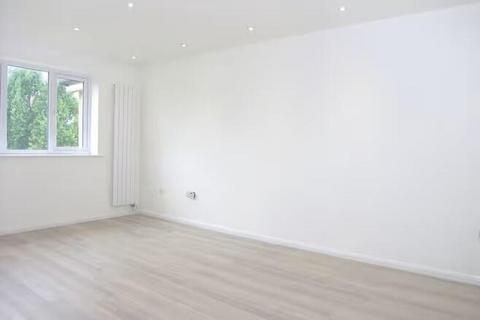 1 bedroom flat for sale, Cherry Blossom Close, London, N13