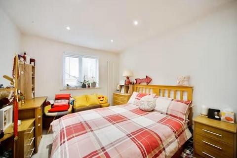 1 bedroom flat for sale, Cherry Blossom Close, London, N13