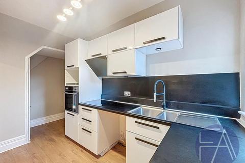 3 bedroom semi-detached house to rent, Liverpool Road, Southport PR8