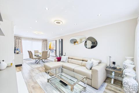 4 bedroom detached house for sale, St. Pauls Close, Aveley, Essex, RM15