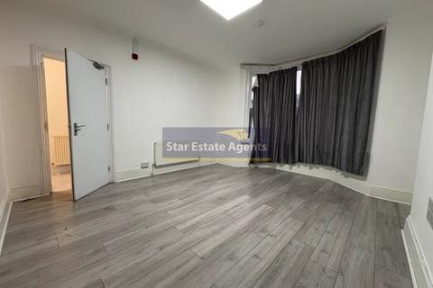 6 bedroom house to rent - London UB8