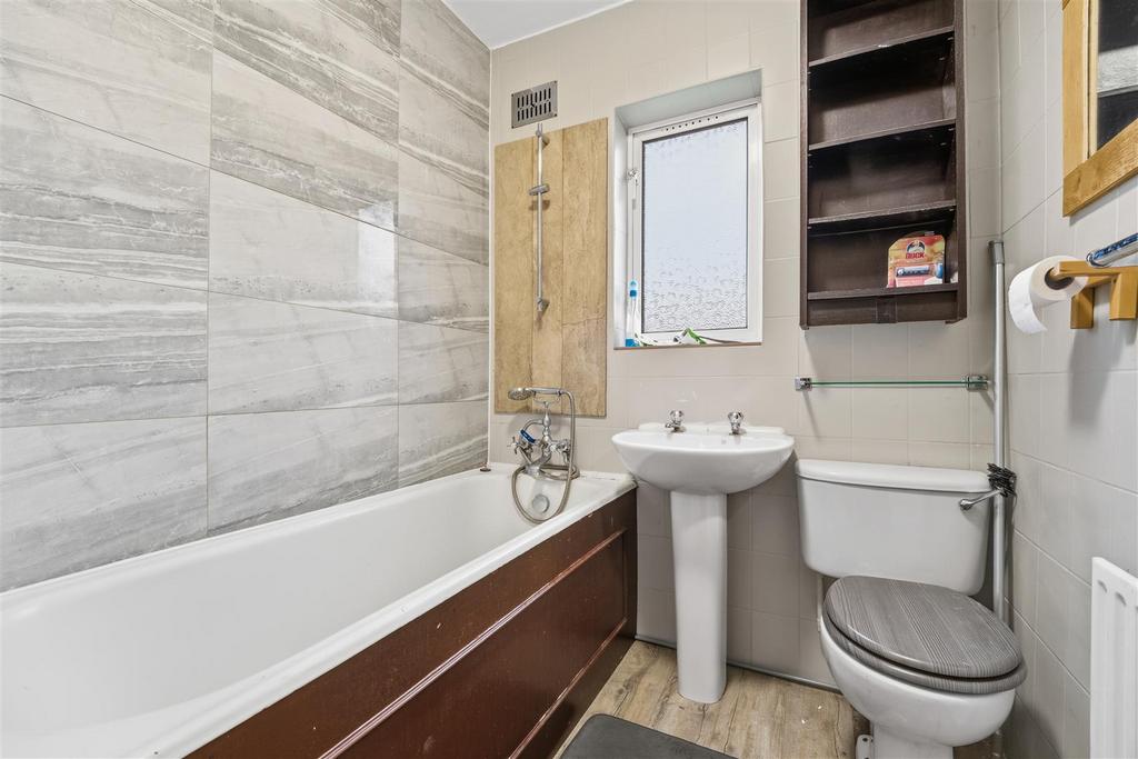 80 Cavendish Bath.jpg