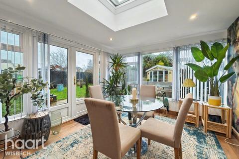 3 bedroom detached bungalow for sale, Oaklands Drive, Wisbech
