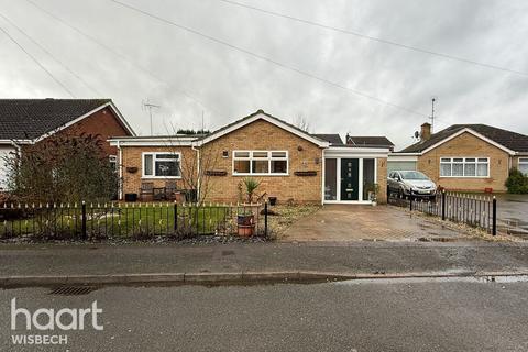 3 bedroom detached bungalow for sale, Oaklands Drive, Wisbech