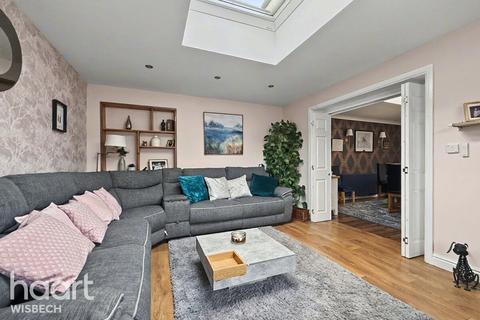 3 bedroom detached bungalow for sale, Oaklands Drive, Wisbech