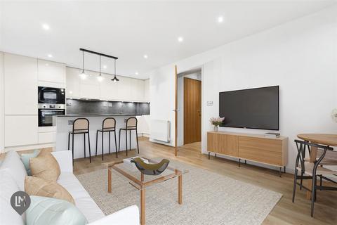 3 bedroom flat to rent, Scott Avenue, London