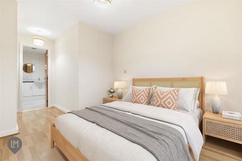 3 bedroom flat to rent, Scott Avenue, London
