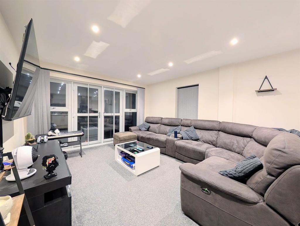 Lounge 2