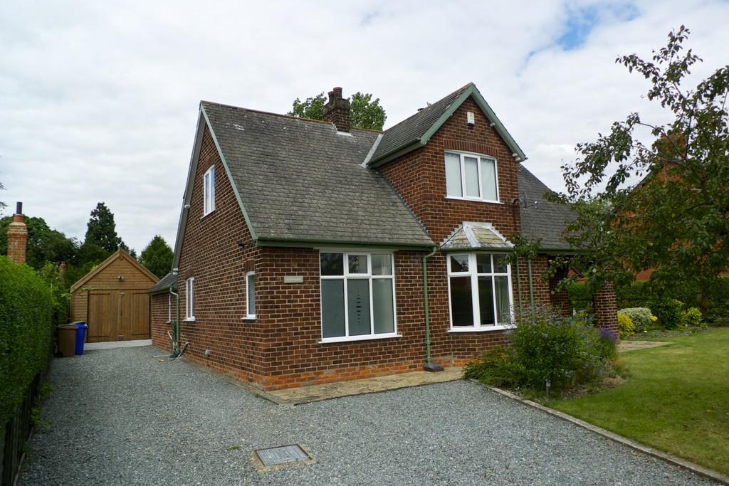 Maxwell Road, Pocklington, York 4 bed detached house £1,000 pcm (£231 pw)