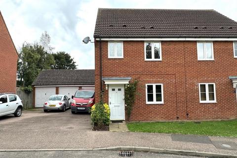 3 bedroom semi-detached house to rent, Maylam Gardens Sittingbourne Kent