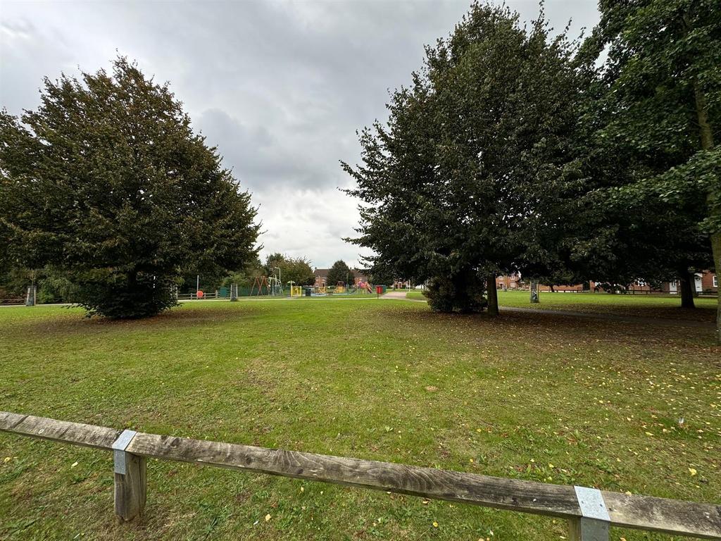 31 maylam gardens park.jpg
