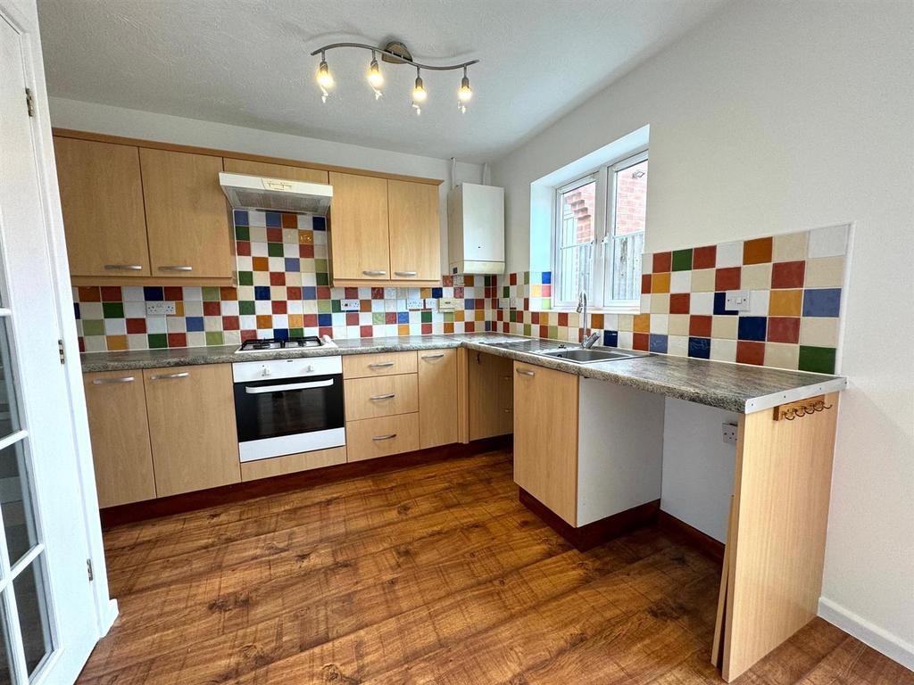 31 maylam gardens kitchen 2.jpg