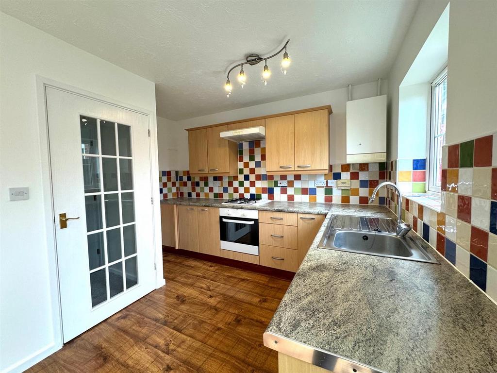 31 maylam gardens kitchen 3.jpg