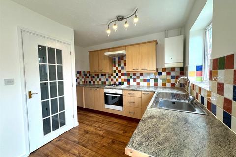 3 bedroom semi-detached house to rent, Maylam Gardens Sittingbourne Kent