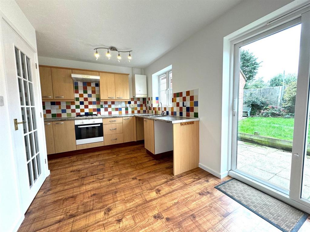 31 maylam gardens kitchen 1.jpg