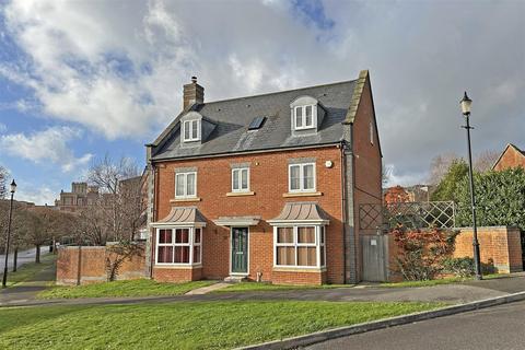 5 bedroom detached house for sale, Reed Drive, Redhill