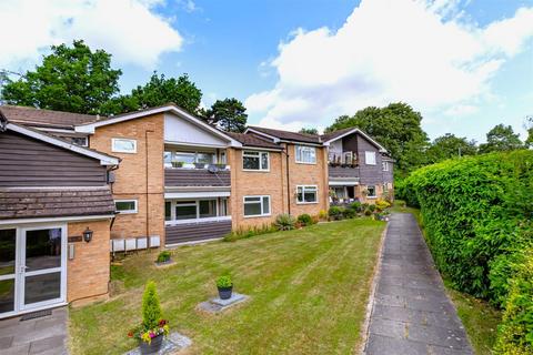2 bedroom flat to rent - Coniston Court, Bower Hill, Epping