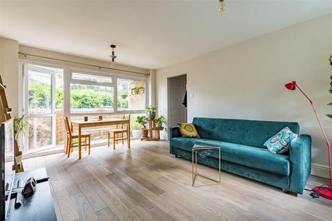 2 bedroom flat to rent, Coniston Court, Bower Hill, Epping
