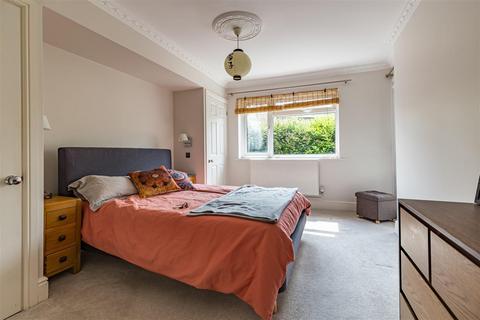 2 bedroom flat to rent, Coniston Court, Bower Hill, Epping