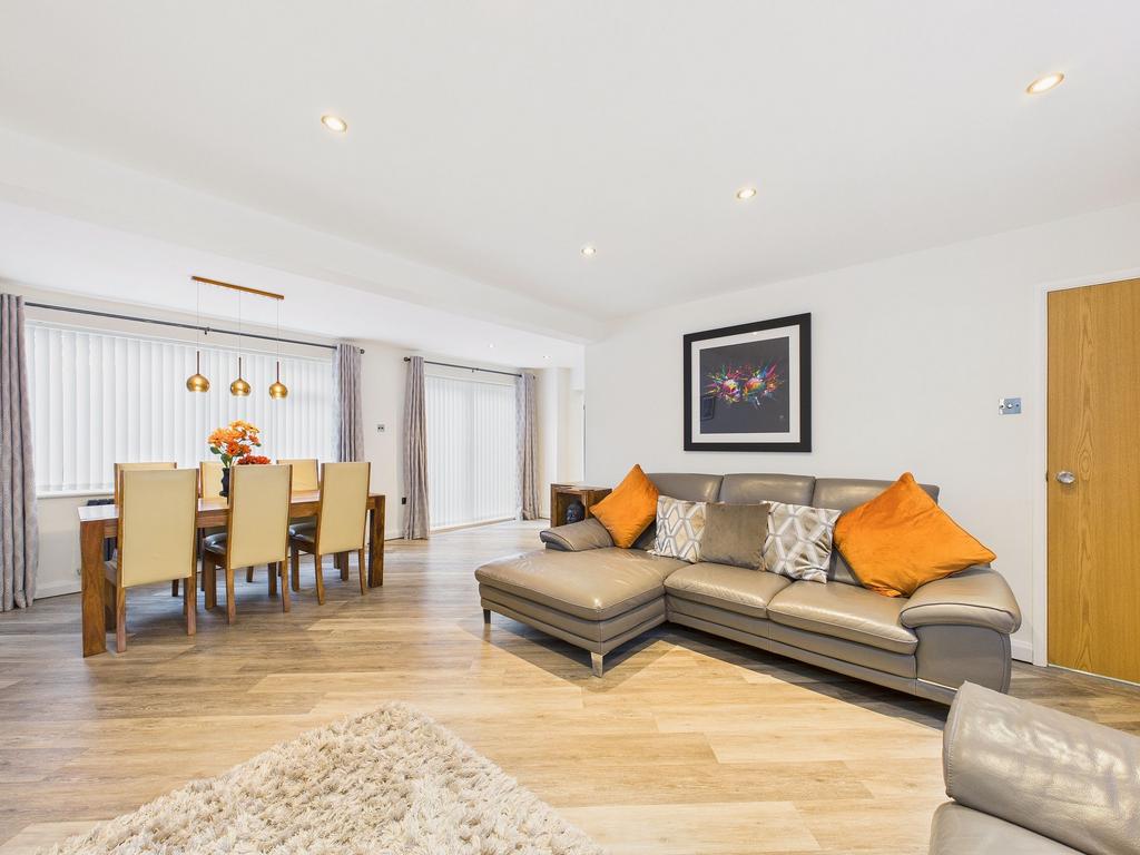 Lounge/Dining Room