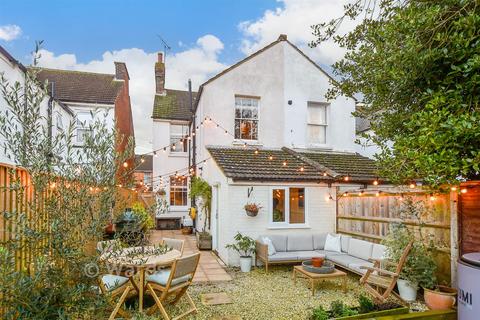 3 bedroom end of terrace house for sale, Christchurch Road, Ashford, Kent