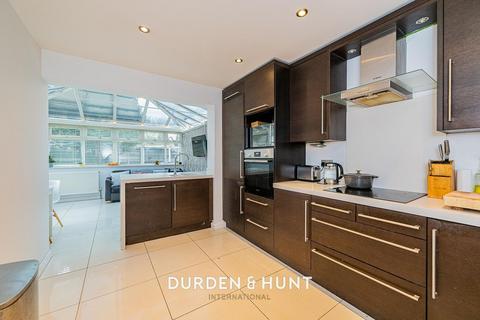 4 bedroom detached house for sale, Harrow Close, Hornchurch, RM11