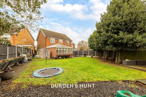 4 bedroom detached house for sale, Harrow Close, Hornchurch, RM11