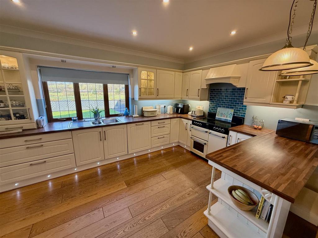 Open Plan Kitchen / Diner