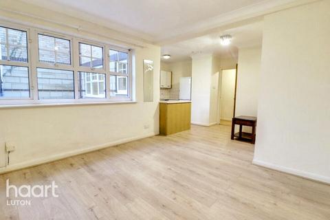 undefined, Earls Meade, Luton