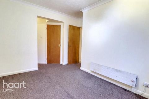 undefined, Earls Meade, Luton