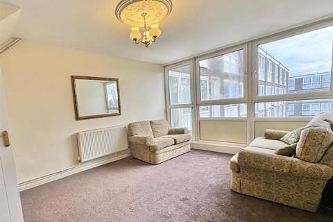 3 bedroom flat to rent, Kiln Place, London